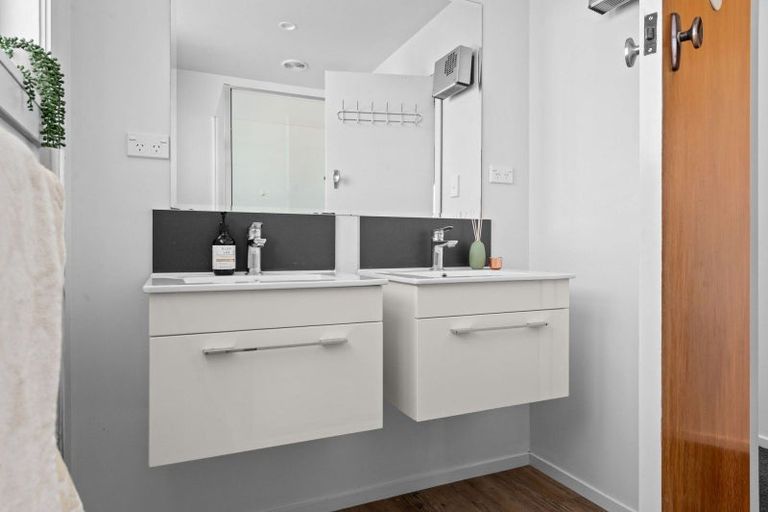 Photo of property in 15 Kensington Place, Fairfield, Hamilton, 3214