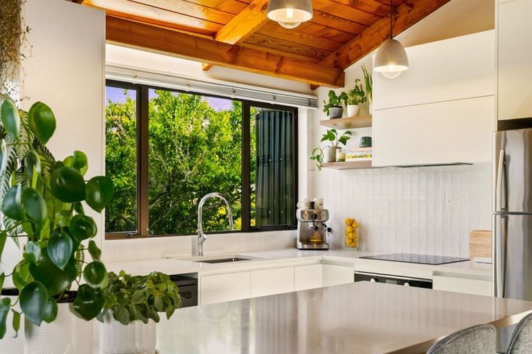 Photo of property in 2/30 Seymour Road, Sunnyvale, Auckland, 0612