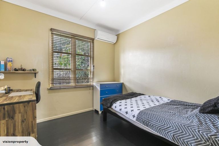 Photo of property in 142 Titirangi Road, New Lynn, Auckland, 0600