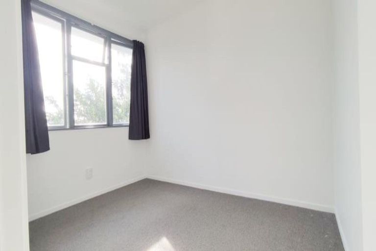 Photo of property in 8 Granby Place, Westown, New Plymouth, 4310