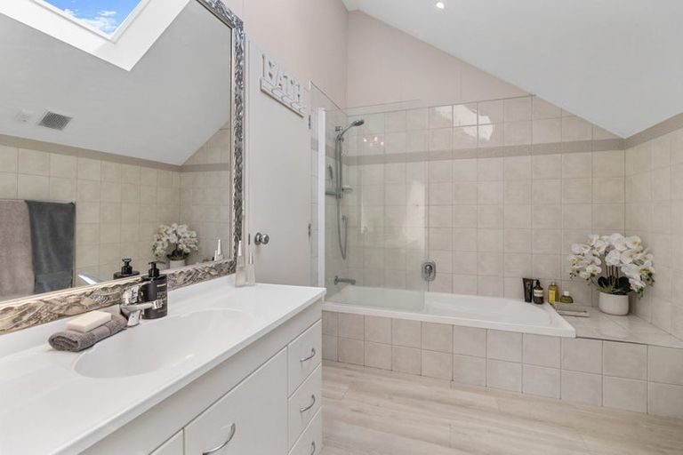 Photo of property in 17 Eaglemont Drive, East Tamaki Heights, Auckland, 2016