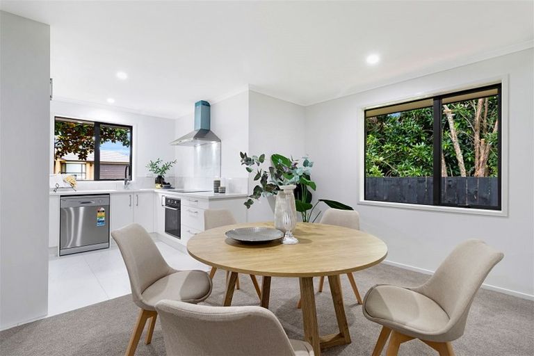 Photo of property in 21a Chelmsley Avenue, Henderson, Auckland, 0612