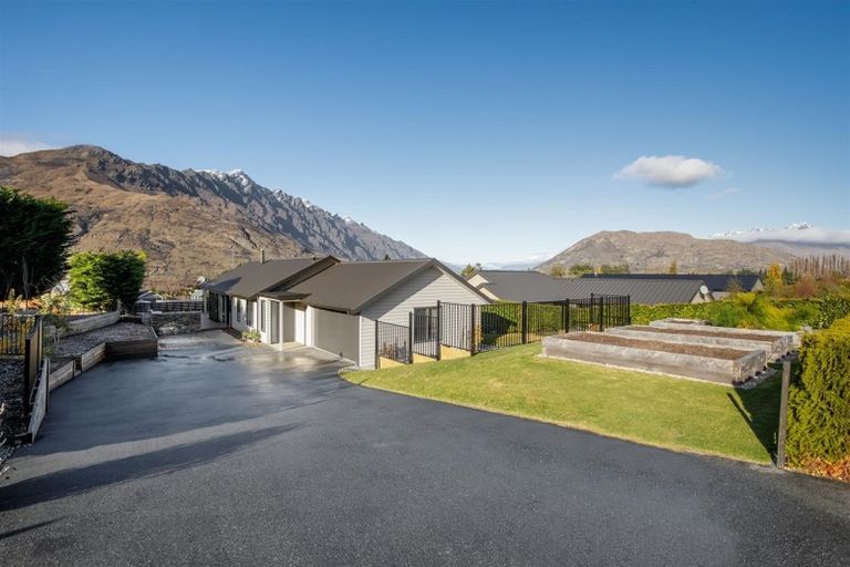 Photo of property in 6 Batsford Lane, Lower Shotover, Queenstown, 9371