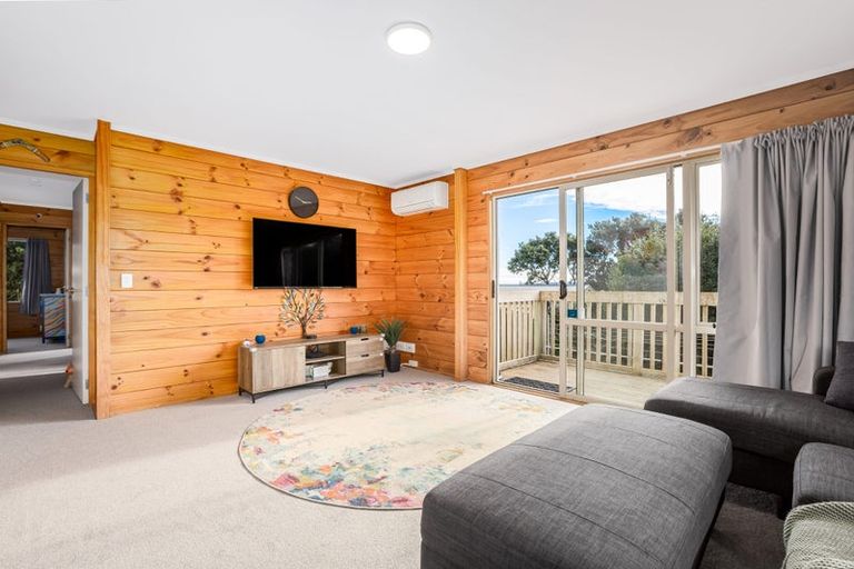 Photo of property in 117a Gloaming Hill, Titahi Bay, Porirua, 5022