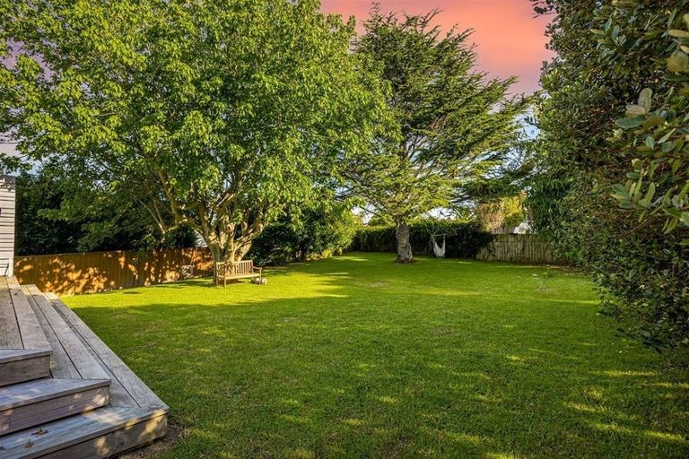 Photo of property in 21 Covil Avenue, Te Atatu South, Auckland, 0610