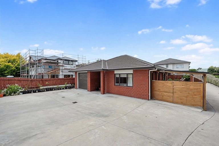 Photo of property in 12 Morrinsville Road, Hillcrest, Hamilton, 3216