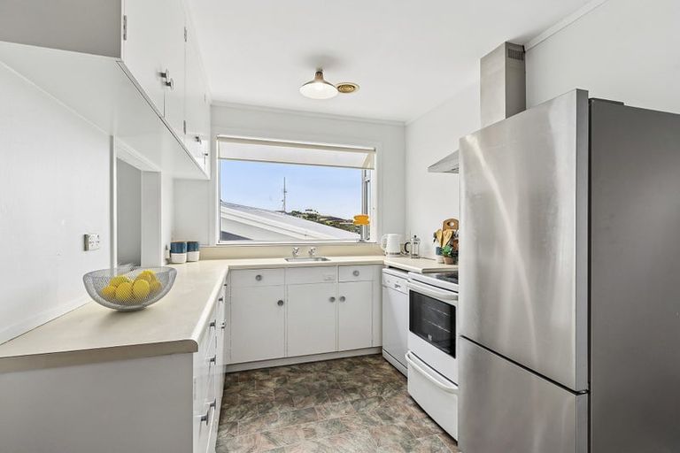 Photo of property in 15 Fyvie Avenue, Tawa, Wellington, 5028