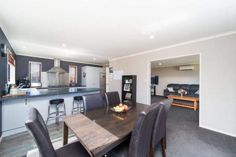 Photo of property in 23 Geneva Terrace, Kelvin Grove, Palmerston North, 4414
