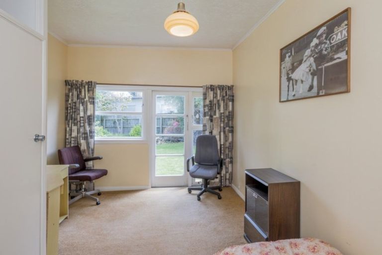 Photo of property in 36 Rangihiroa Street, Waikanae Beach, Waikanae, 5036