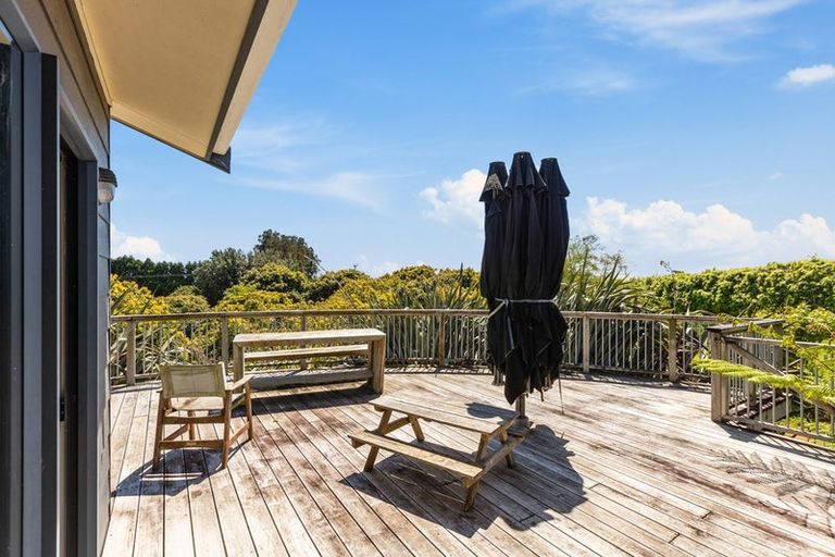 Photo of property in 14 Arthur Road, Paraite, New Plymouth, 4373