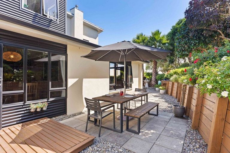 Photo of property in 5 Quadrant Heights, Paraparaumu, 5032