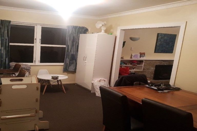 Photo of property in 27 Bellringer Crescent, Newlands, Wellington, 6037