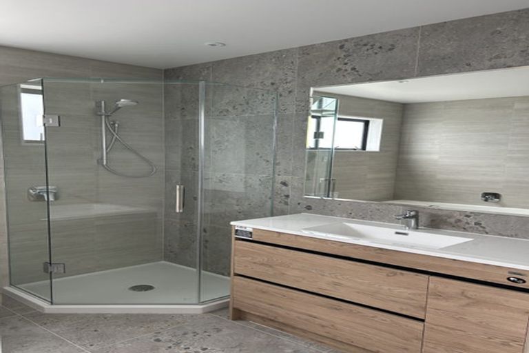 Photo of property in 19 Arawaru Avenue, Wainui, 0992