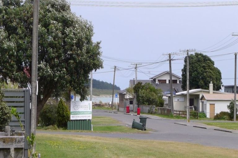 Photo of property in 2 Dawick Street, Foxton Beach, Foxton, 4815