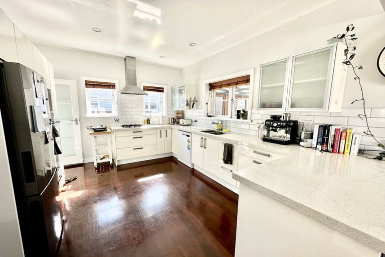 Photo of property in 10 Wayside, Miramar, Wellington, 6022