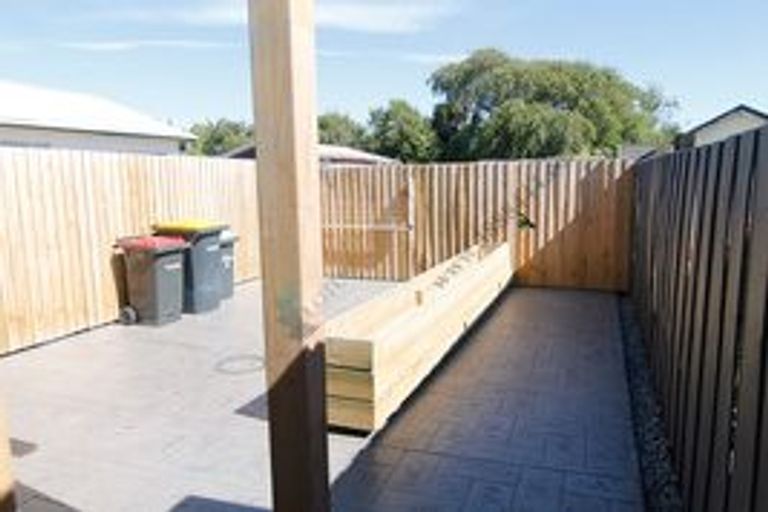 Photo of property in 104 Bowhill Road, New Brighton, Christchurch, 8083