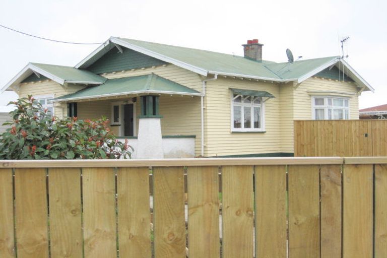 Photo of property in 608 Queen Street East, Levin, 5510