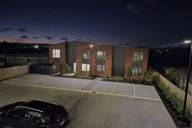 Photo of property in 10 Humphreys Place, Mangere, Auckland, 2022