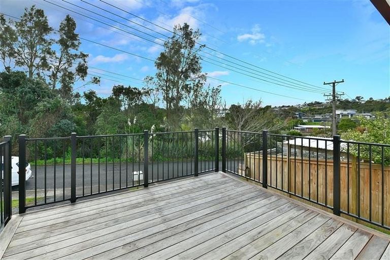 Photo of property in 11 Rata Road, Stanmore Bay, Whangaparaoa, 0932