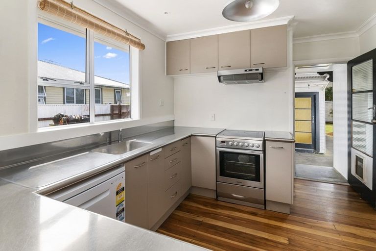 Photo of property in 13 Saint Annes Street, Levin, 5510