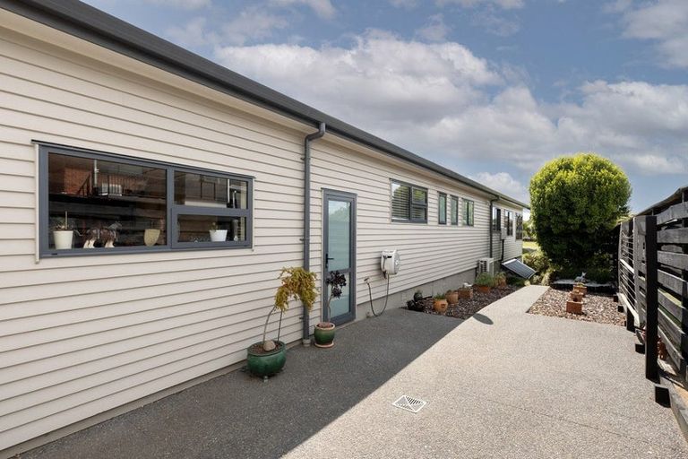 Photo of property in 46 Links View Drive, Omokoroa, 3114