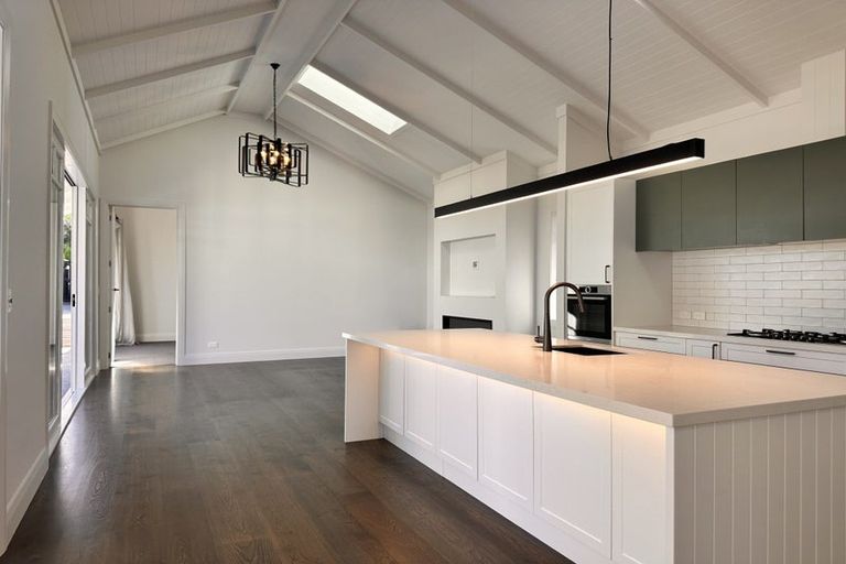 Photo of property in 50 Wairoa Road, Narrow Neck, Auckland, 0624