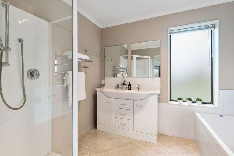 Photo of property in 21 Teviotview Place, Amberley, 7410