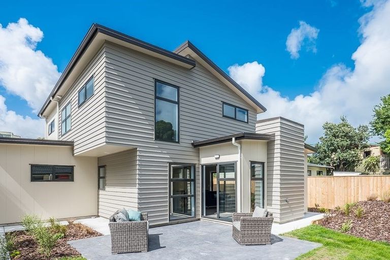 Photo of property in 37a Tiromoana Road, Raumati South, Paraparaumu, 5032