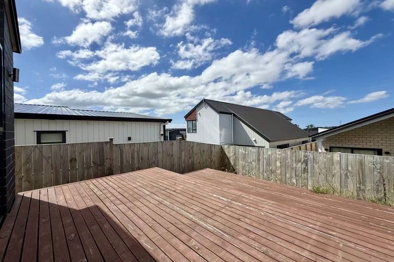 Photo of property in 18 Horokaka Street, Massey, Auckland, 0614