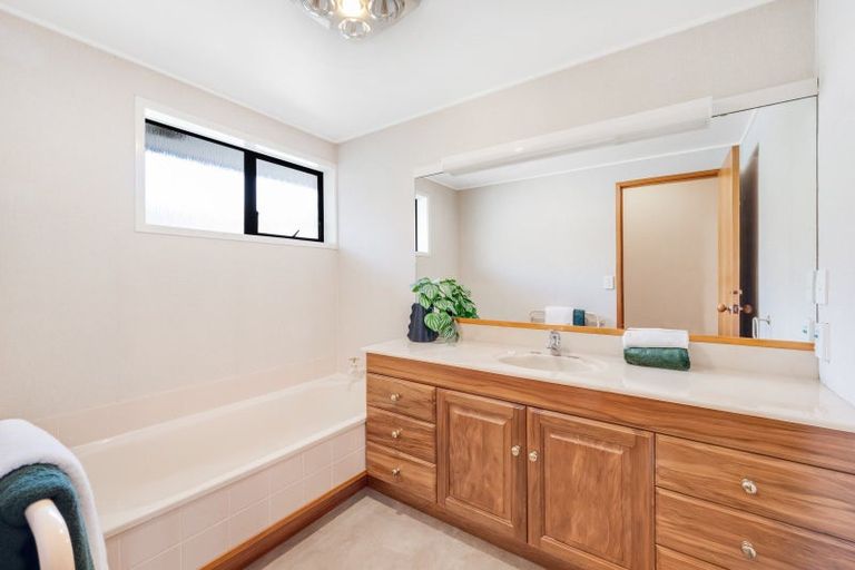 Photo of property in 6 Dorrington Place, Eastern Beach, Auckland, 2012