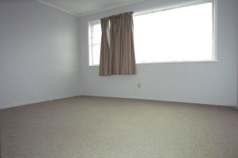 Photo of property in 38 Thornlow Street, Glendene, Auckland, 0602