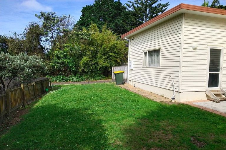 Photo of property in 1/41 Ellice Road, Totara Vale, Auckland, 0629
