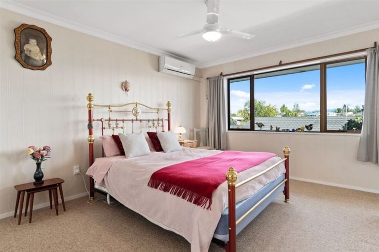 Photo of property in 1 Ruamoana Place, Omokoroa, 3114