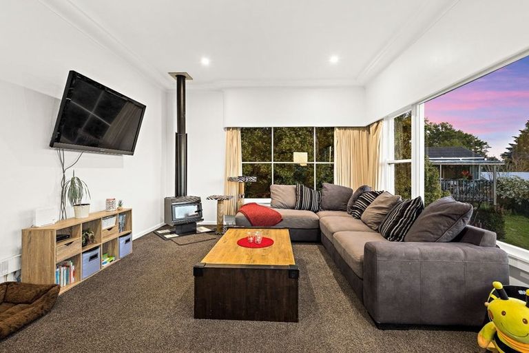 Photo of property in 1/13 Woodhouse Place, West Harbour, Auckland, 0618