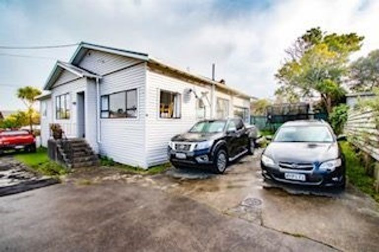 Photo of property in 19 Old Lake Road, Narrow Neck, Auckland, 0624