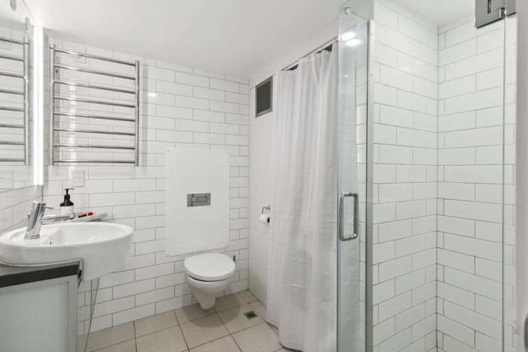 Photo of property in The Capital, 23/370 Oriental Parade, Oriental Bay, Wellington, 6011
