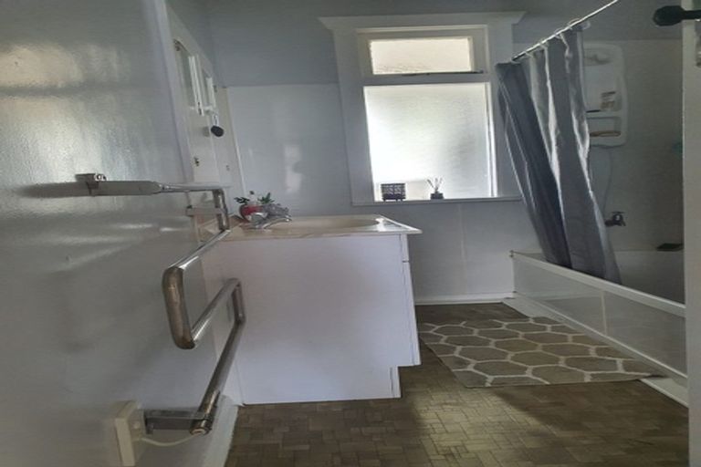 Photo of property in 180 College Street, Awapuni, Palmerston North, 4412