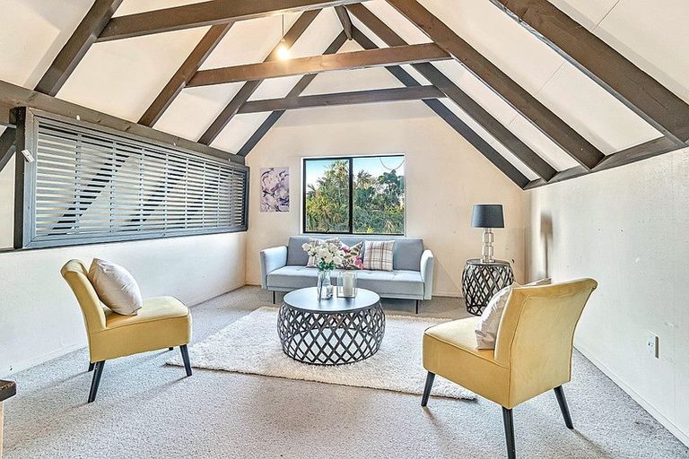 Photo of property in 2/5 Gloaming Place, Conifer Grove, Takanini, 2112