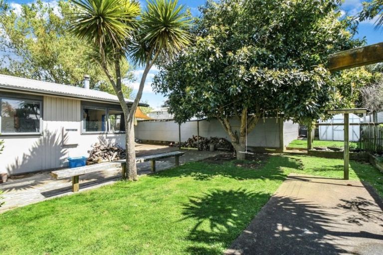 Photo of property in 4 Benbow Place, Westown, New Plymouth, 4310