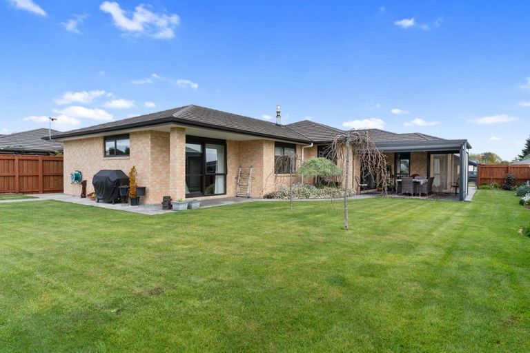 Photo of property in 10 Austin Reid Avenue, Carterton, 5713