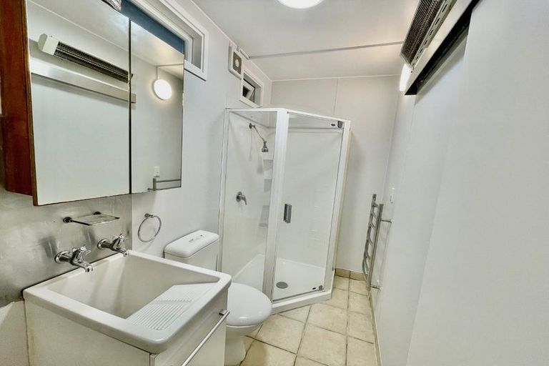 Photo of property in 73 Majoribanks Street, Mount Victoria, Wellington, 6011