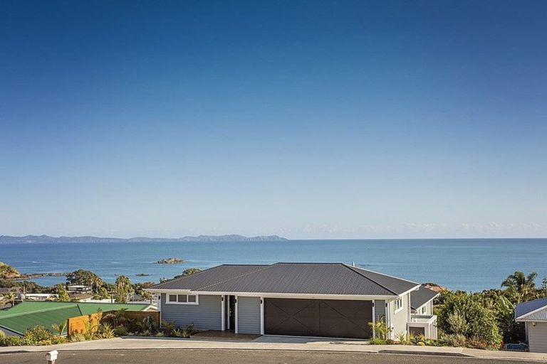 Photo of property in 5 Christine Drive, Coopers Beach, 0420