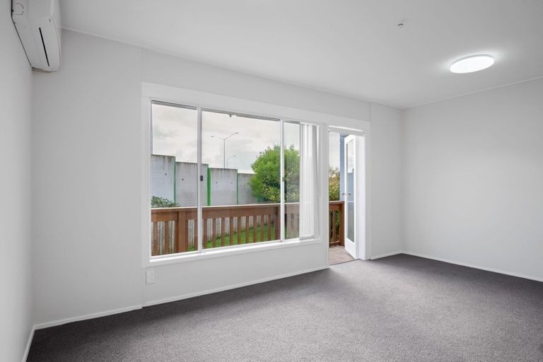 Photo of property in 2/34a Parr Road South, Point Chevalier, Auckland, 1025