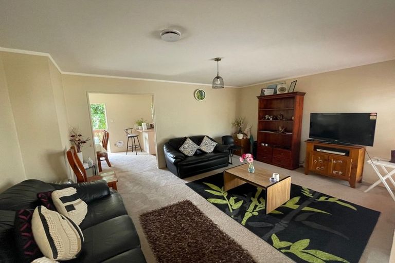 Photo of property in 1/11 Eulogy Place, Randwick Park, Auckland, 2105