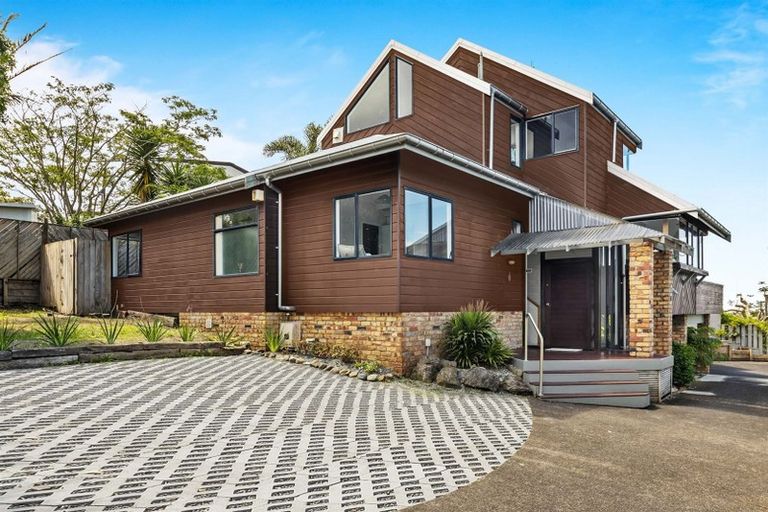 Photo of property in 1/335 Glenfield Road, Glenfield, Auckland, 0629