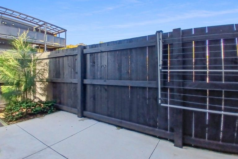 Photo of property in 43 Cessna Crescent, Mangere, Auckland, 2022