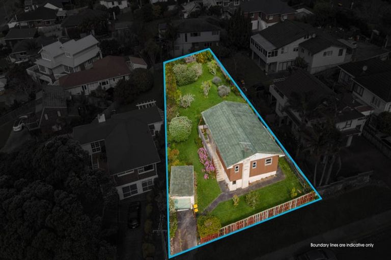 Photo of property in 1 Braemar Road, Rothesay Bay, Auckland, 0630