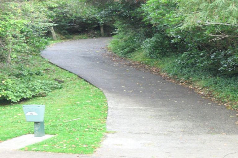 Photo of property in 16 Wyndham Road, Pinehaven, Upper Hutt, 5019