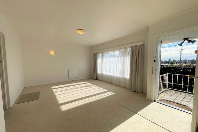 Photo of property in 1/4a Corrella Road, Belmont, Auckland, 0622