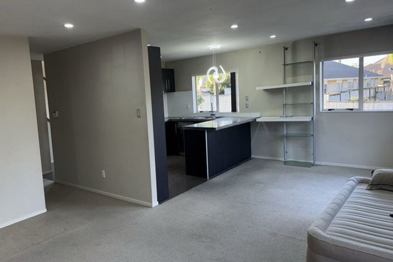Photo of property in 27 Riverglade Parkway, Te Atatu South, Auckland, 0610